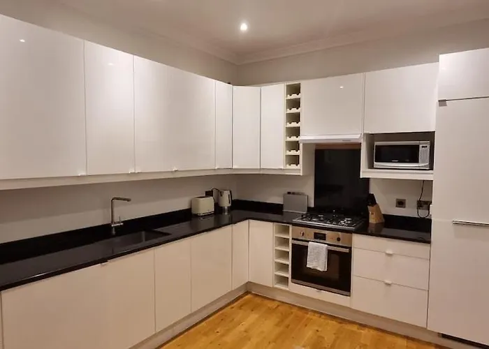 Star London Warwick Mansions 3-Bed Oasis