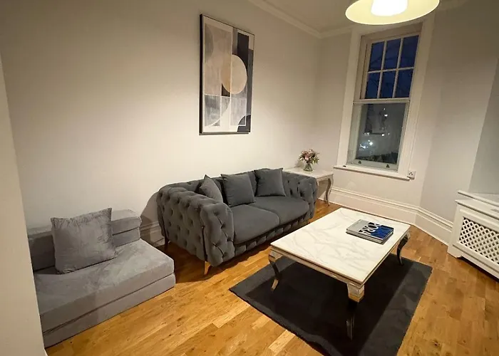 Star London Warwick Mansions 3-Bed Oasis