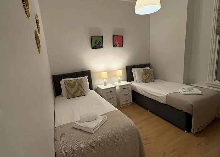 Star London Warwick Mansions 3-Bed Oasis