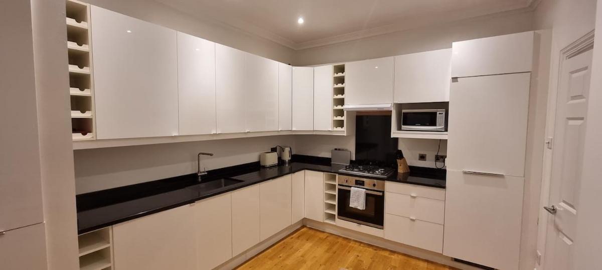 Star Warwick Mansions 3-bed Oasis Apartment London